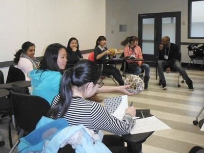 students study in an ELL classroom