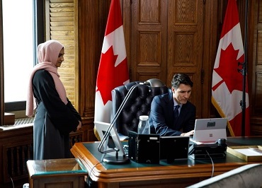 Alum Khadija Waseem with Prime Minister Justin Trudeau 
