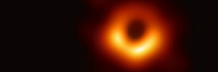 The 2021 image shows M87’s magnetic fields reversing direction, highlighting a significant shift in polarization and the dynamic nature of the black hole’s environment.