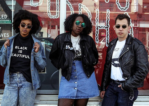 Melissa Vincent as undergrad - in the middle with two friends