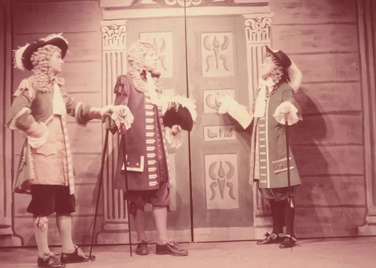 Donald Sutherland and two other actors on a stage.