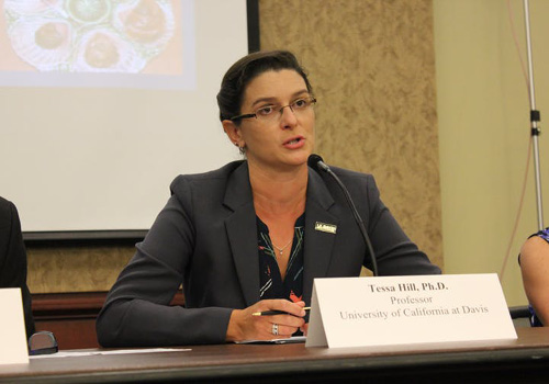 Author Tessa Hill presents research findings to legislators and policymakers at the House Committee on Natural Resources’ Forum on Ocean Change, 2017. 