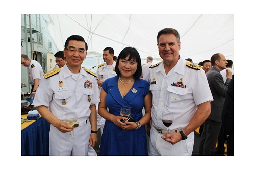 Vice-Admiral Jung Jin-Sup of the Republic of Korea Fleet, Tina Park, and Royal Canadian Navy Commander Vice-Admiral Ron Lloyd