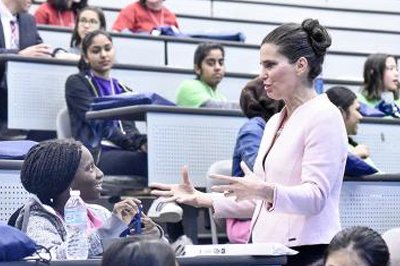 highschool students attend an event to talk about experience at U of T