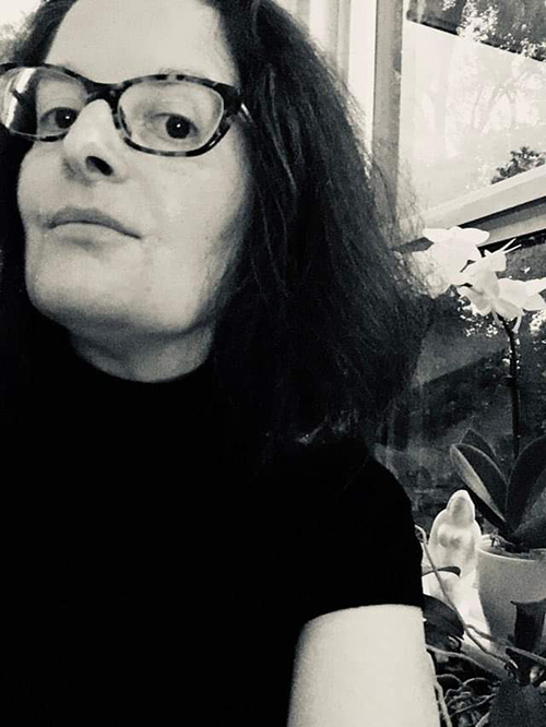 A black and white profile photo of Catia Dignard.