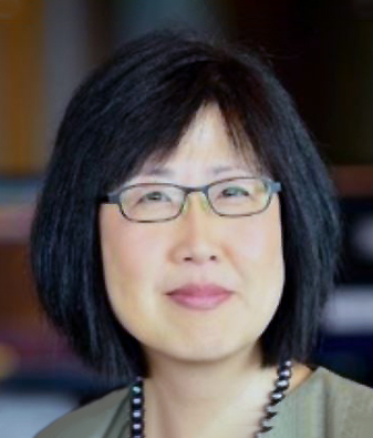 Headshot of Evelyn Foo.