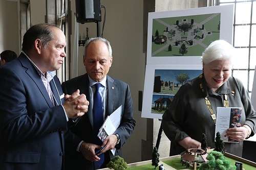James Bird, U of T President Meric Gertler and Lieutenant Governor of Ontario Elizabeth Dowdeswell looking over Bird’s model at Hart House. 