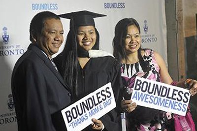 A female student and her family celebrating convocation