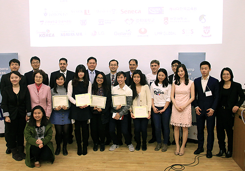 Group photo of students who participated in the Korean speech contest