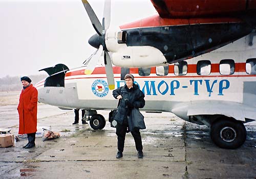 Voila Lynne beside a plane.