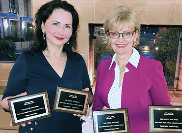  Joanna Nizynska and Tamara Trojanowska holding awards