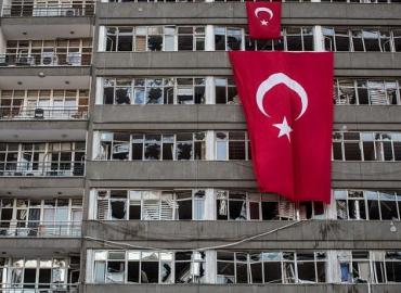 Turkey&amp;#039;s flag draped over an abandoned building 