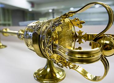 U of T&amp;#039;s golden mace, used for convocation ceremonies, rests on its side