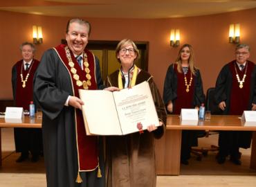 Christina Kramer with UKIM’s rector Nikola Jankulovski