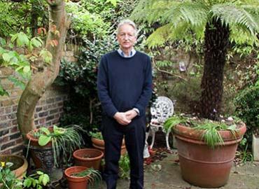 Geoffrey Hinton standing in the garden at his home in London