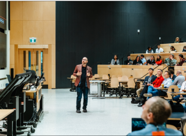 Alan Aspuru-Guzik giving a lecture