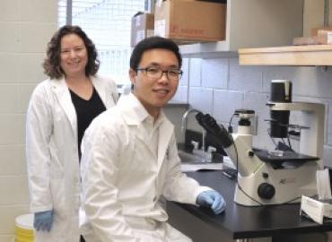 Jennifer Mitchell and Harry Zhou in a lab.