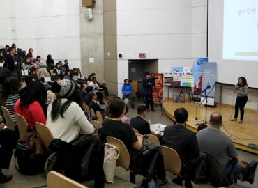 The audience watching a participant compete in the Korean Speech Contest