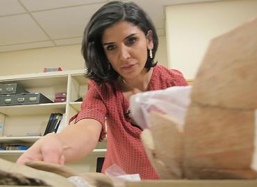Rasha Elendari analyzing ceramics